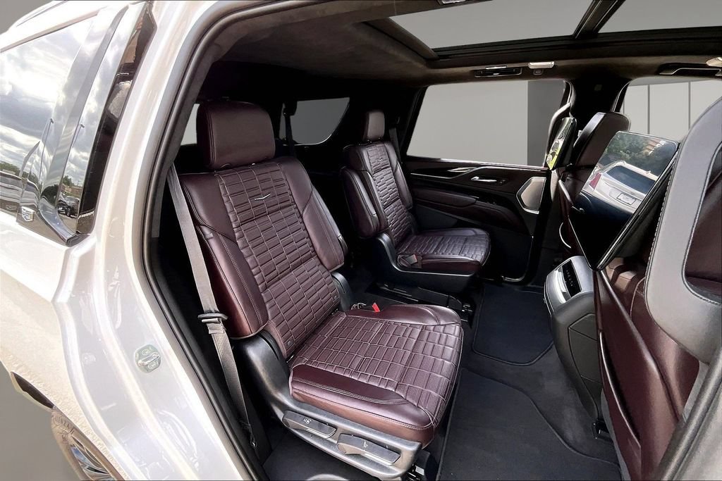 Used 2023 Cadillac Escalade Sport Platinum w/ LPO, ONYX Package AWD/4WD image 29