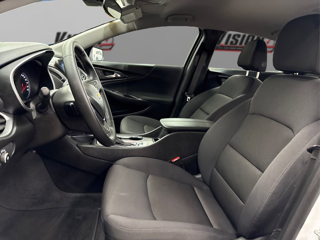 Used 2025 Chevrolet Malibu LT image 9