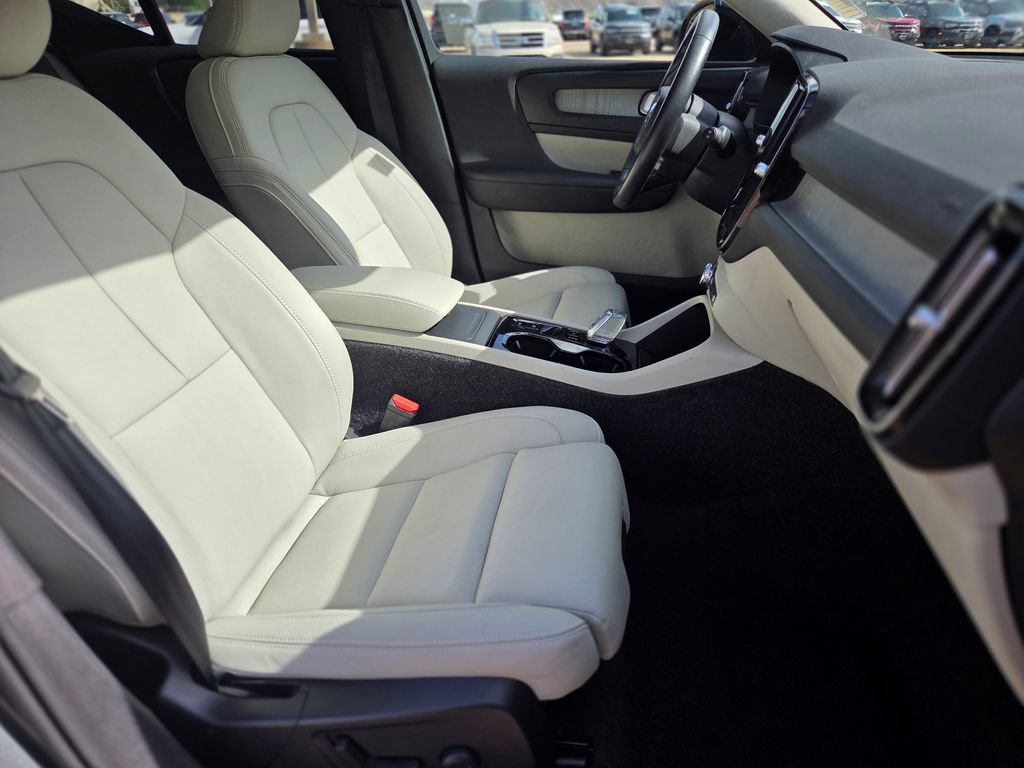Used 2026 Volvo XC40 B5 Plus w/ Protection Package Premier AWD/4WD image 10
