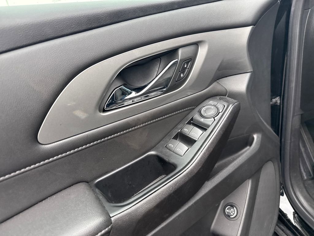 Used 2023 Chevrolet Traverse LT image 14