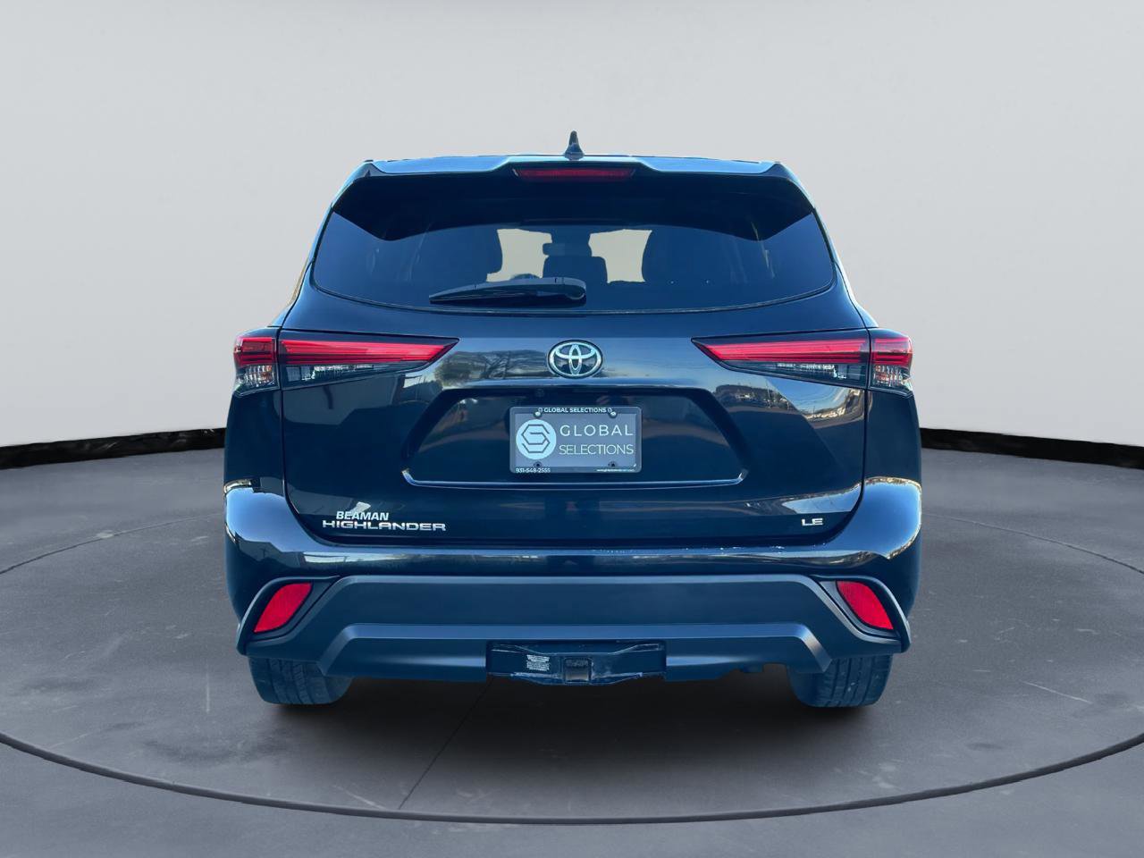 Used 2020 Toyota Highlander LE FWD image 4