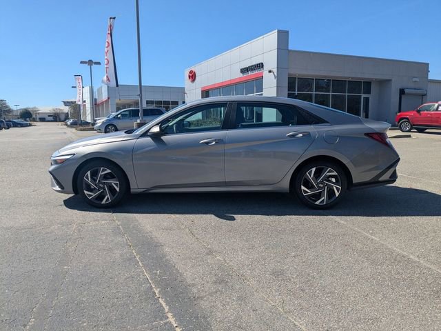 Used 2025 Hyundai Elantra SEL image 6