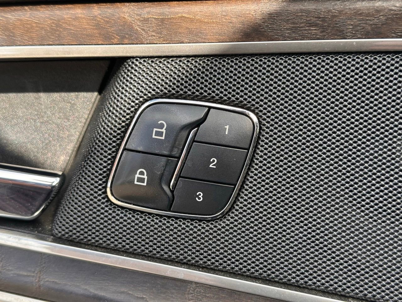 Used 2016 Lincoln MKX Reserve w/ Climate Package image 22