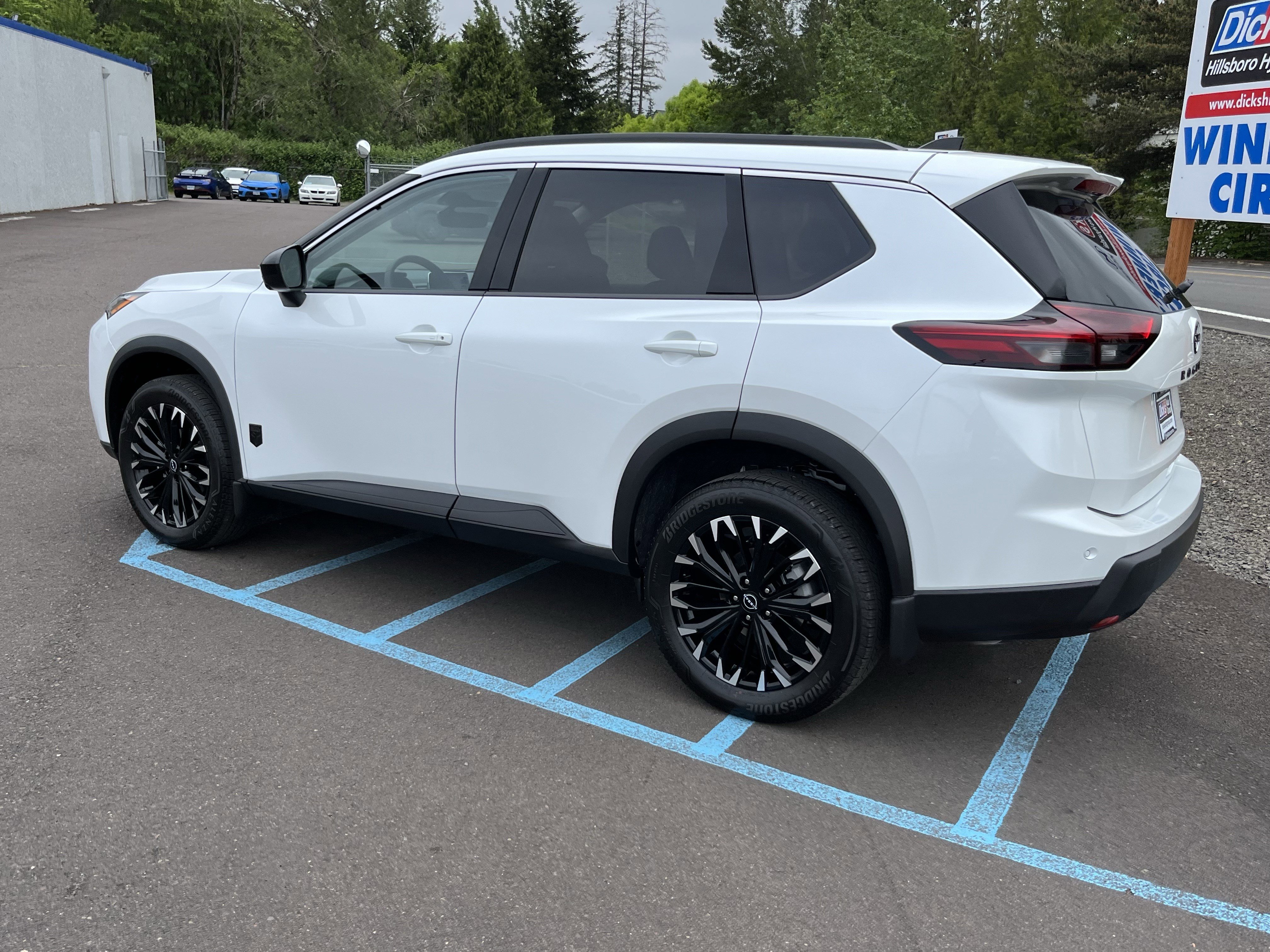 Used 2026 Nissan Rogue SV AWD/4WD image 3