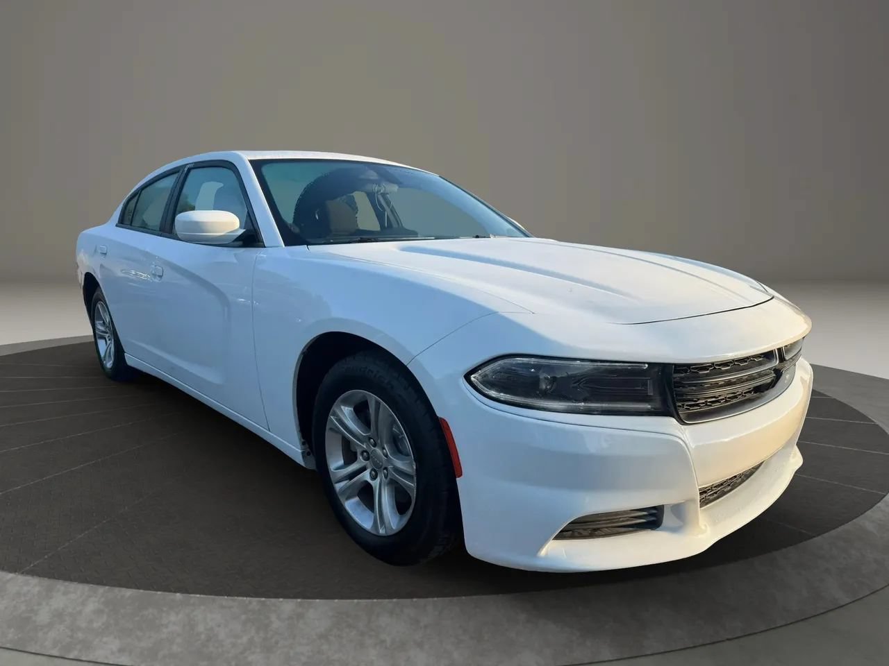 Used 2022 Dodge Charger SXT RWD image 3