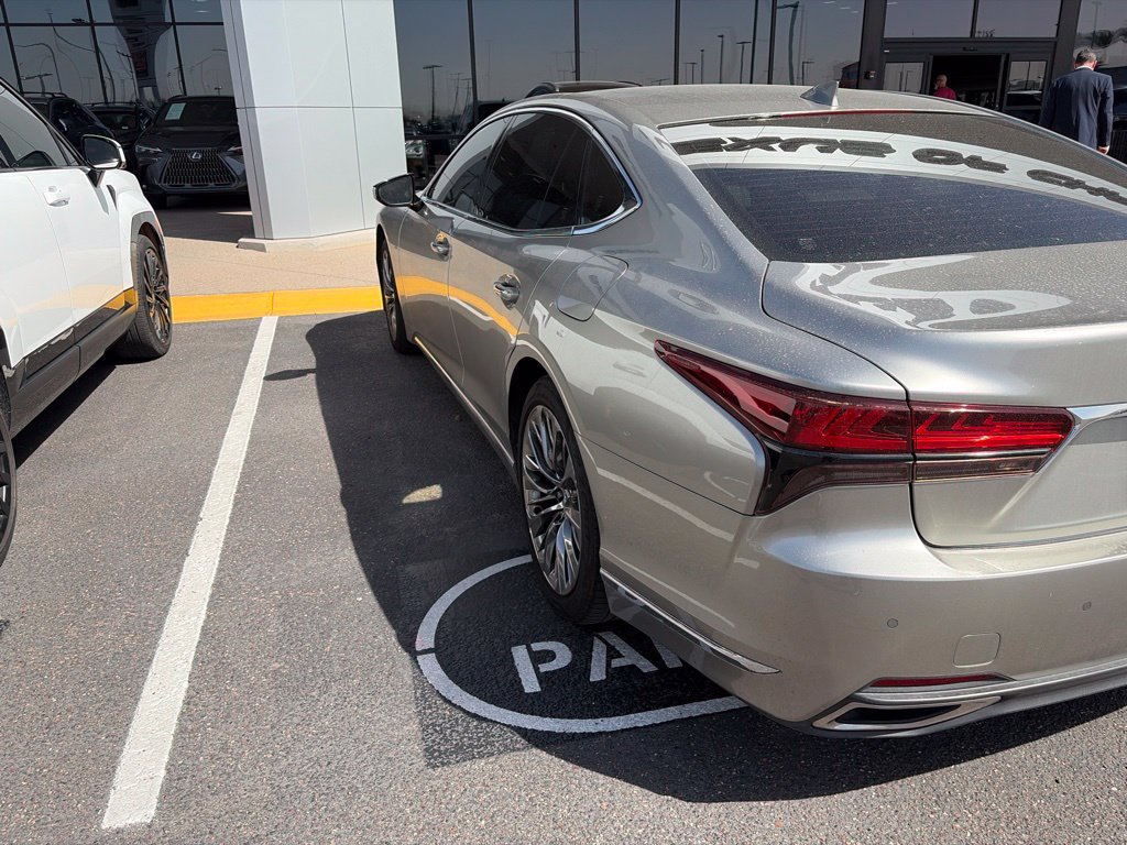 Used 2023 Lexus LS 500 w/ Accessory Package (Z1) RWD image 3