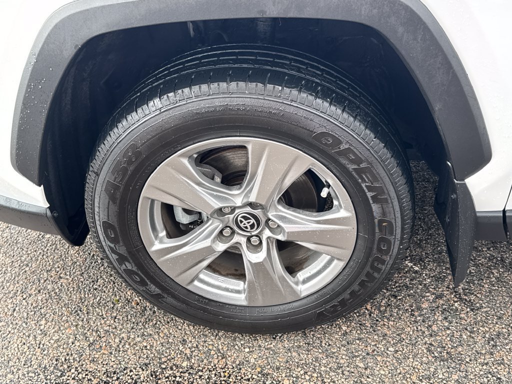 Used 2024 Toyota RAV4 XLE AWD/4WD image 40