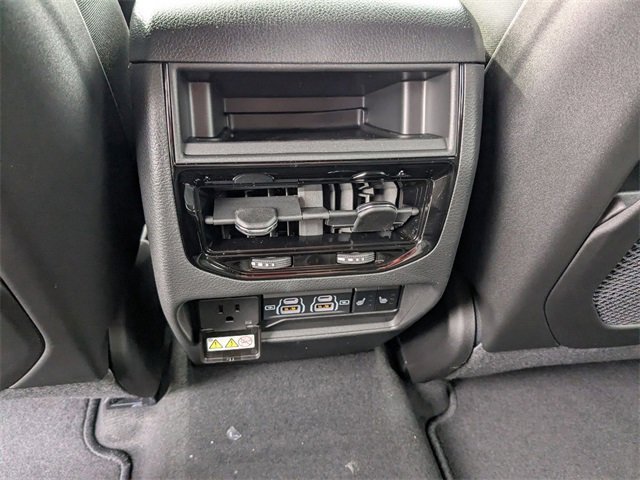 New 2025 Jeep Grand Cherokee Limited w/ Luxury Tech Group II image 32