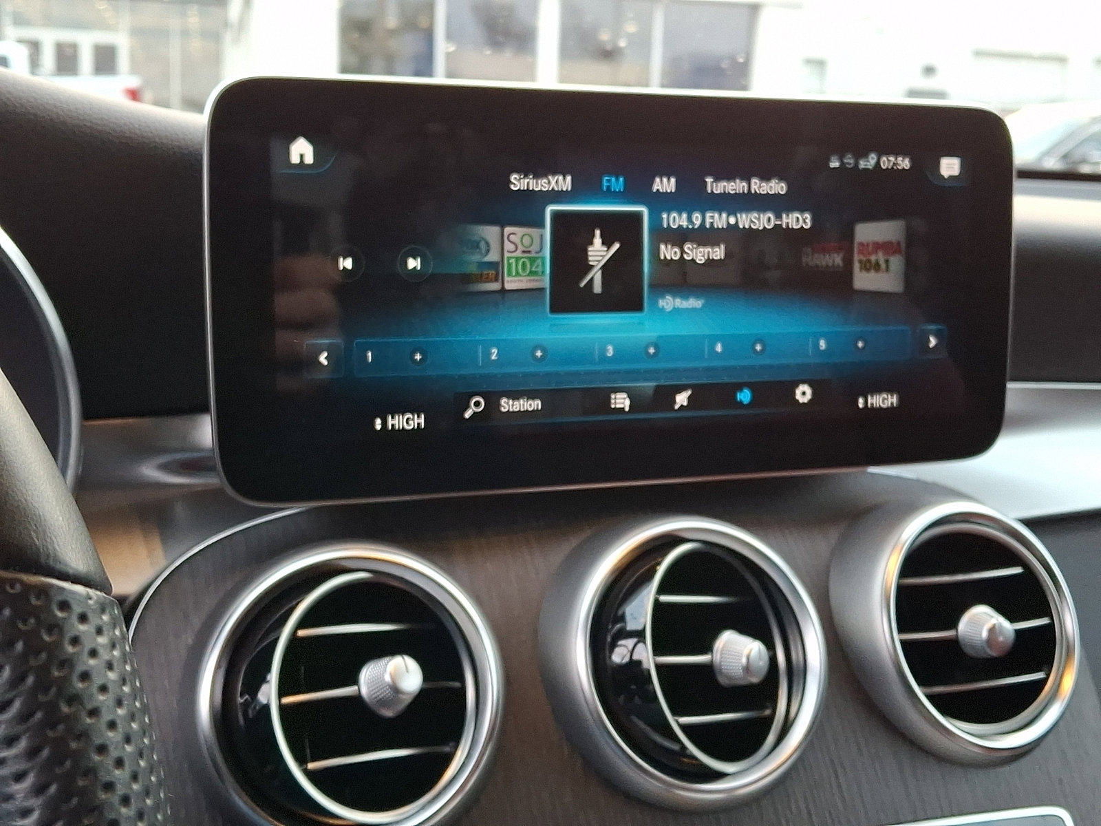 Used 2022 Mercedes-Benz GLC 300 4MATIC image 24