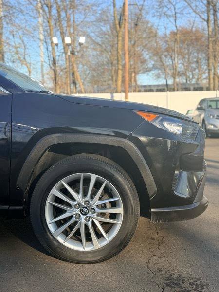 Used 2019 Toyota RAV4 LE image 4