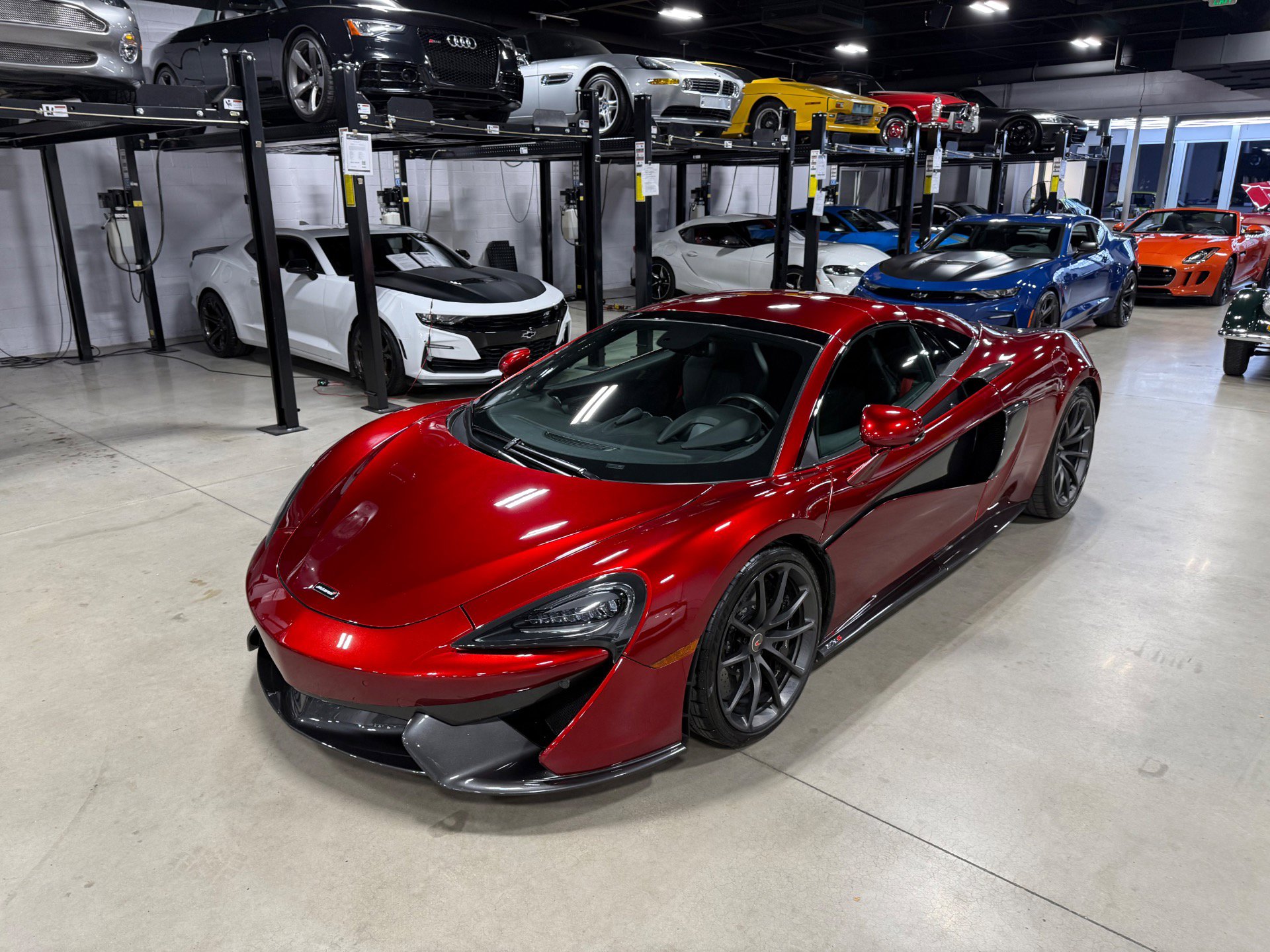 Used 2018 McLaren 570S Spider image 3