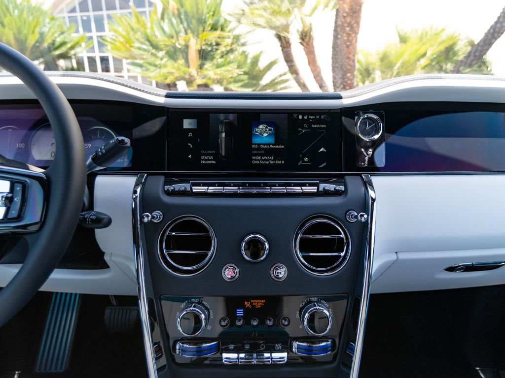 New 2026 Rolls-Royce Cullinan AWD/4WD image 35