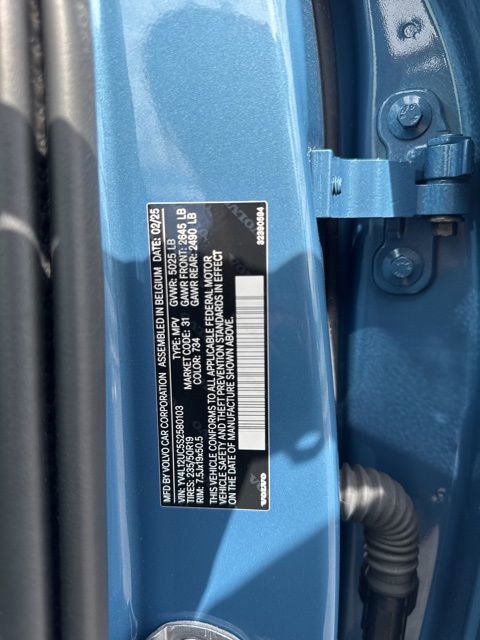Certified 2025 Volvo XC40 B5 Plus image 28