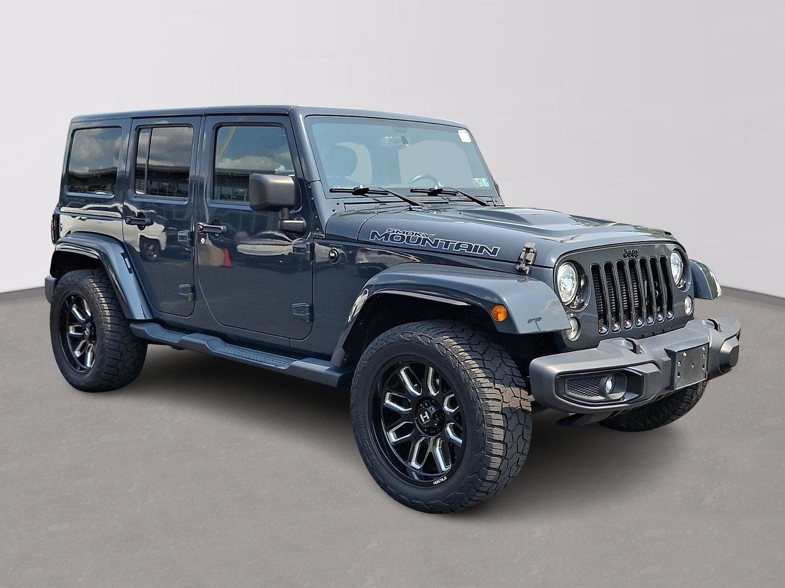 Used 2017 Jeep Wrangler Unlimited Sahara AWD/4WD image 3