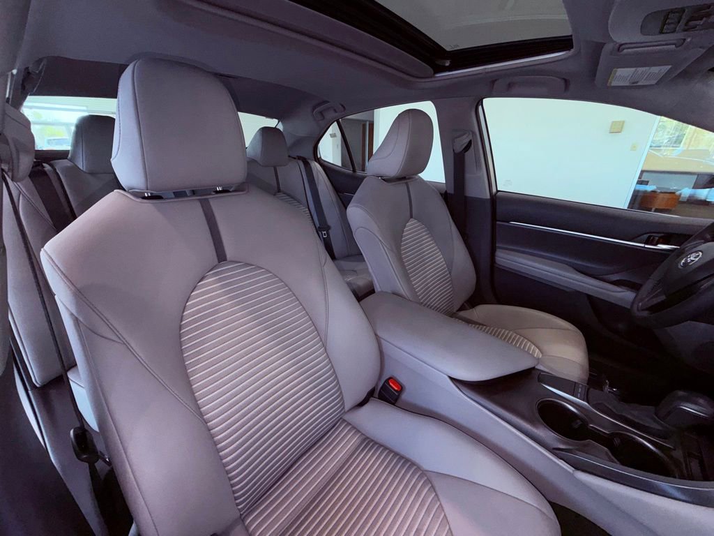 Used 2022 Toyota Camry SE image 9