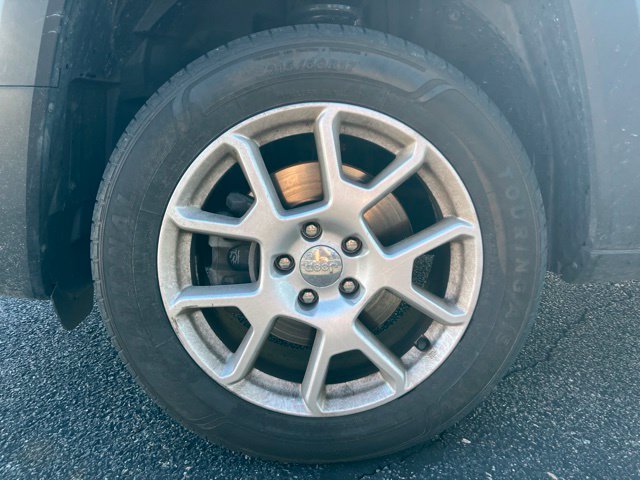 Used 2020 Jeep Renegade Latitude w/ Cold Weather Group AWD/4WD image 21
