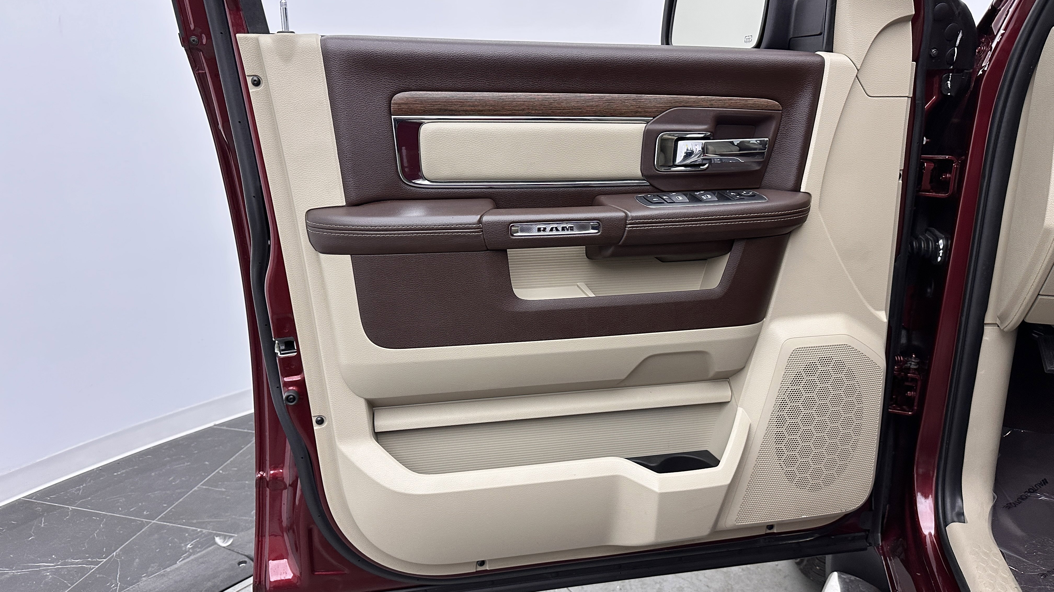 Used 2019 RAM 1500 Laramie w/ Convenience Group image 10