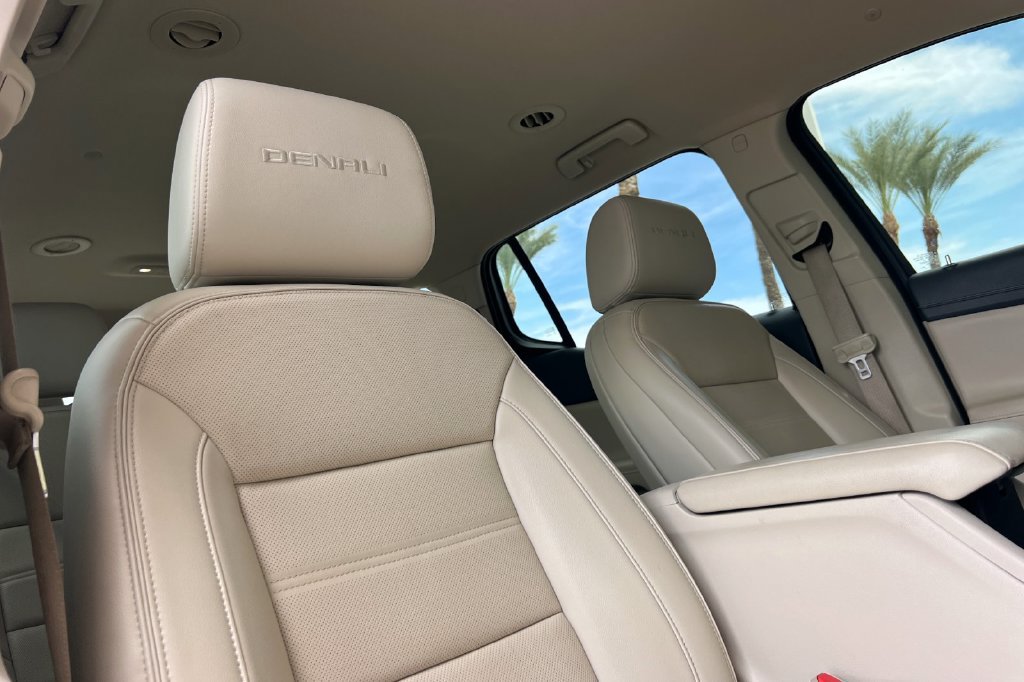 Used 2021 GMC Acadia Denali w/ Denali Technology Package FWD image 21