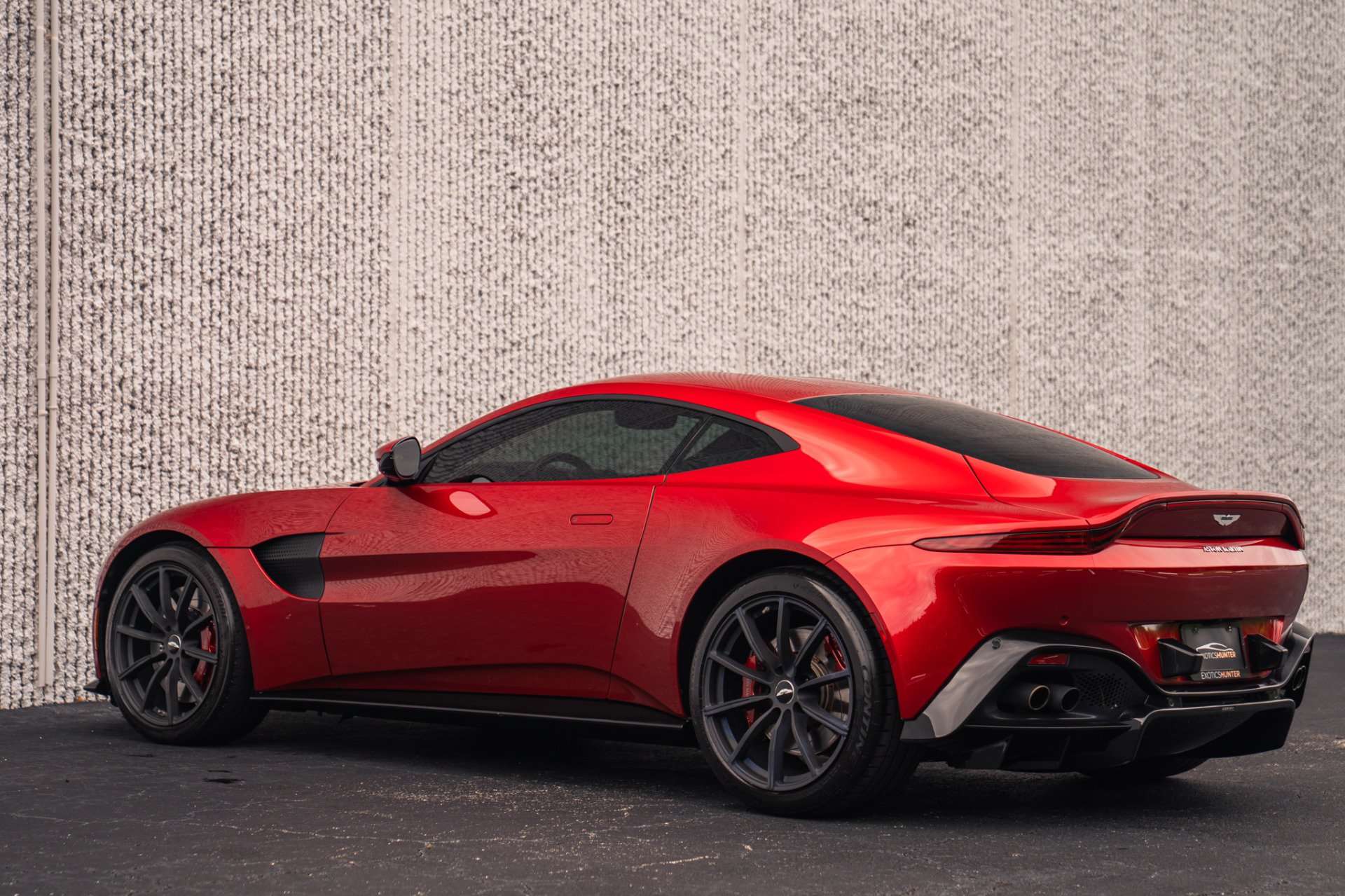 Used 2019 Aston Martin V8 Vantage Coupe RWD image 4