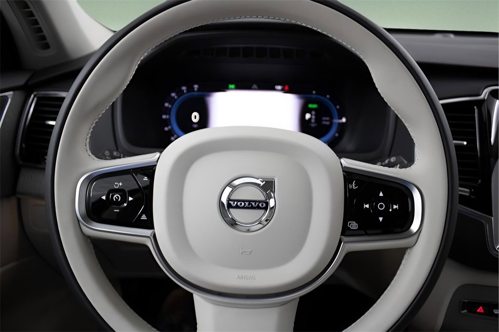 Certified 2025 Volvo XC90 T8 Plus w/ Protection Package Premier image 17