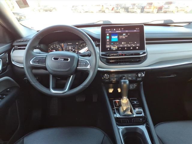 Used 2024 Jeep Compass Limited image 17
