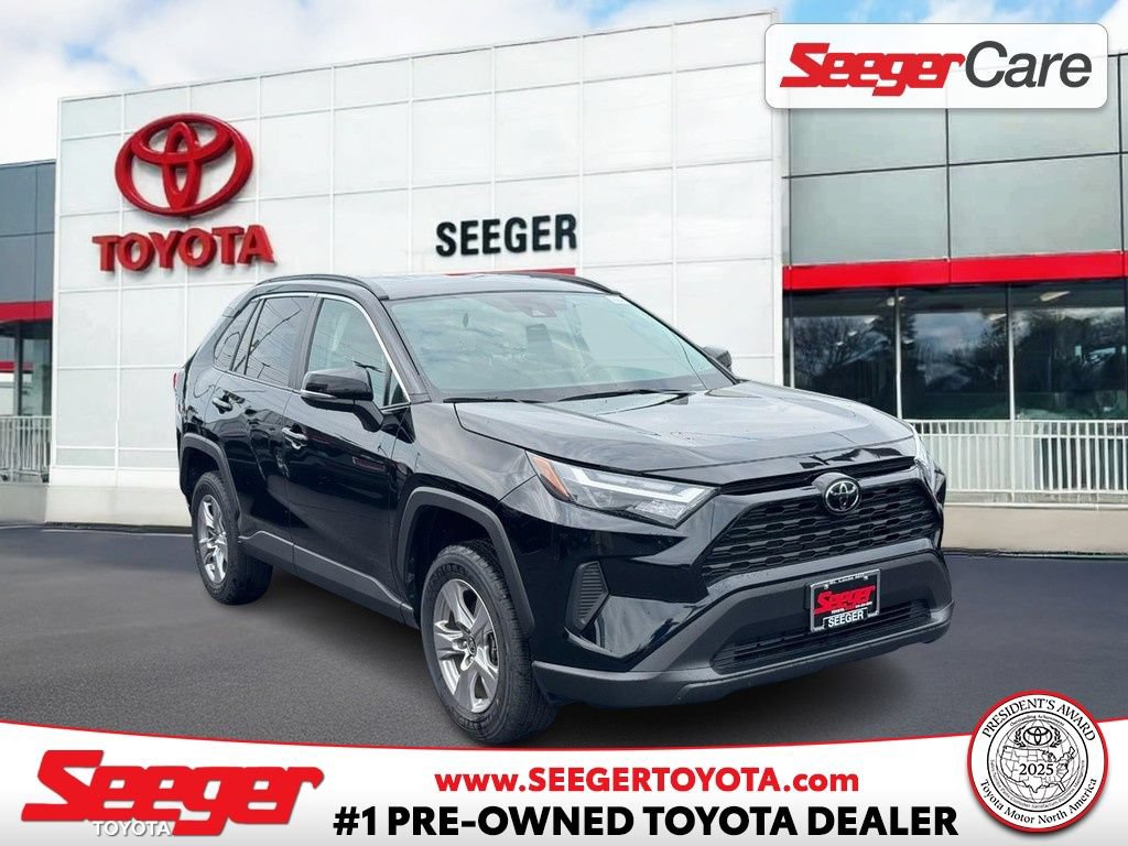 Used 2025 Toyota RAV4 XLE AWD/4WD image 1
