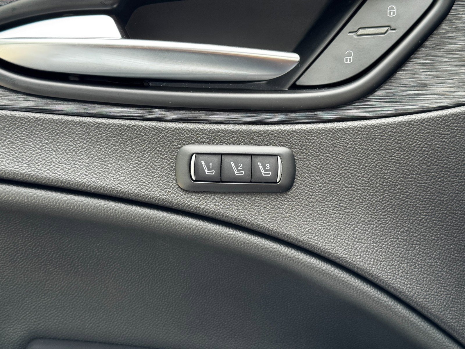 Used 2024 Alfa Romeo Stelvio Sprint image 16