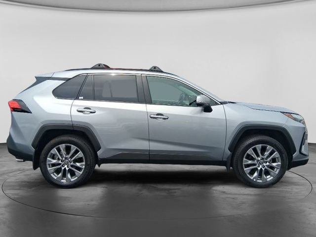 Used 2025 Toyota RAV4 XLE Premium w/ Weather Package AWD/4WD image 4