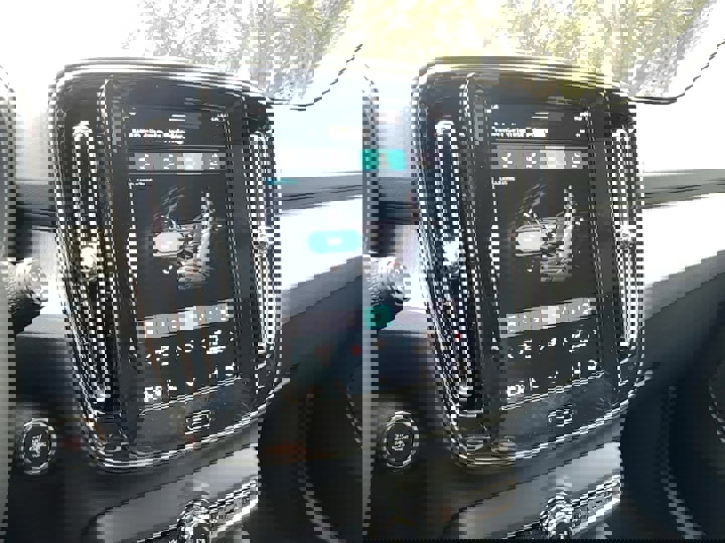 New 2025 Volvo XC40 B5 Ultra w/ Protection Package image 21