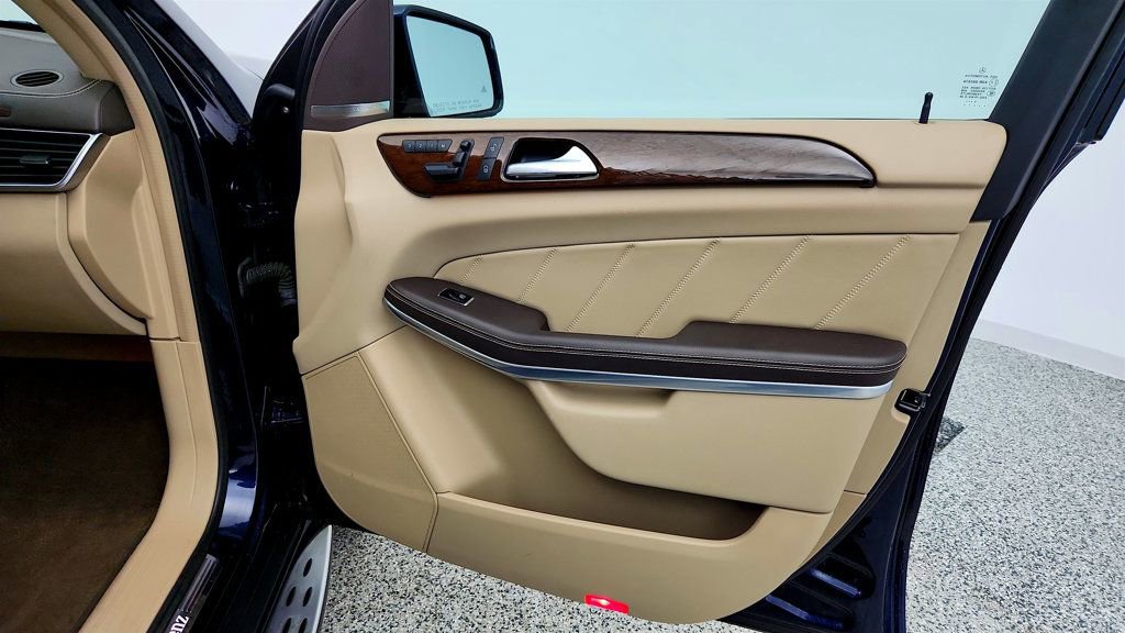 Used 2014 Mercedes-Benz GL 450 4MATIC w/ Lighting Package image 26