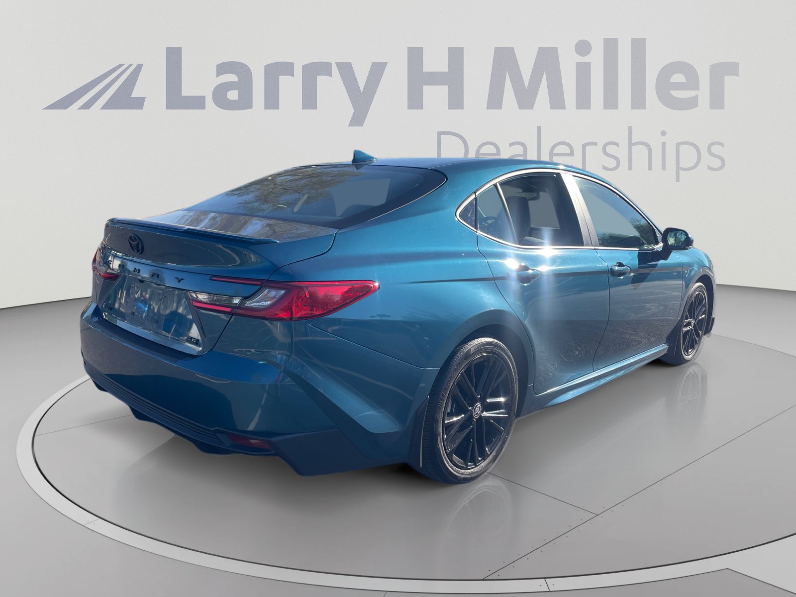 Used 2025 Toyota Camry SE w/ Convenience Package FWD image 5