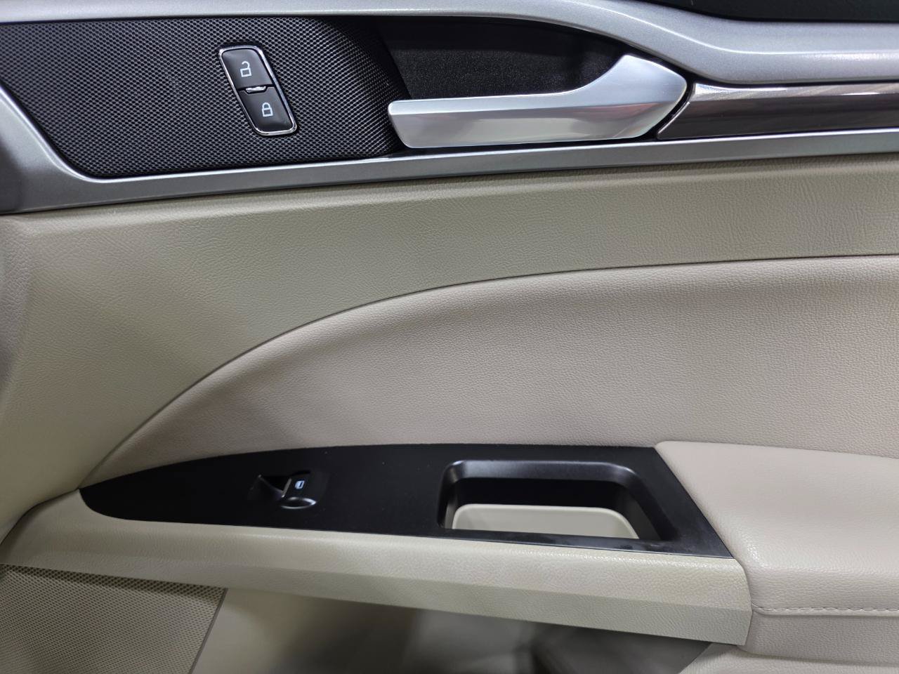 Used 2019 Ford Fusion SEL FWD image 27