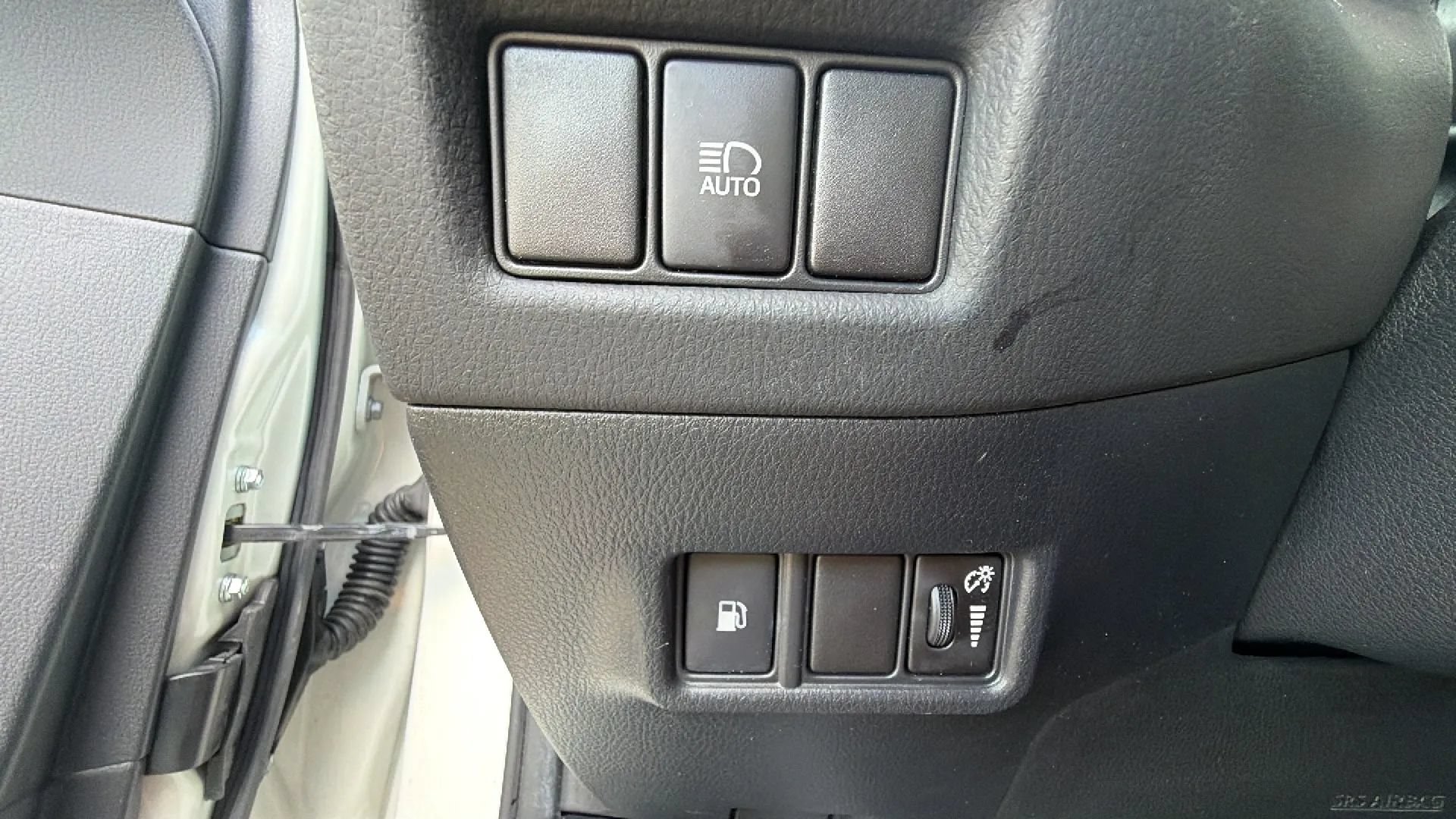 Used 2020 Toyota C-HR XLE FWD image 15