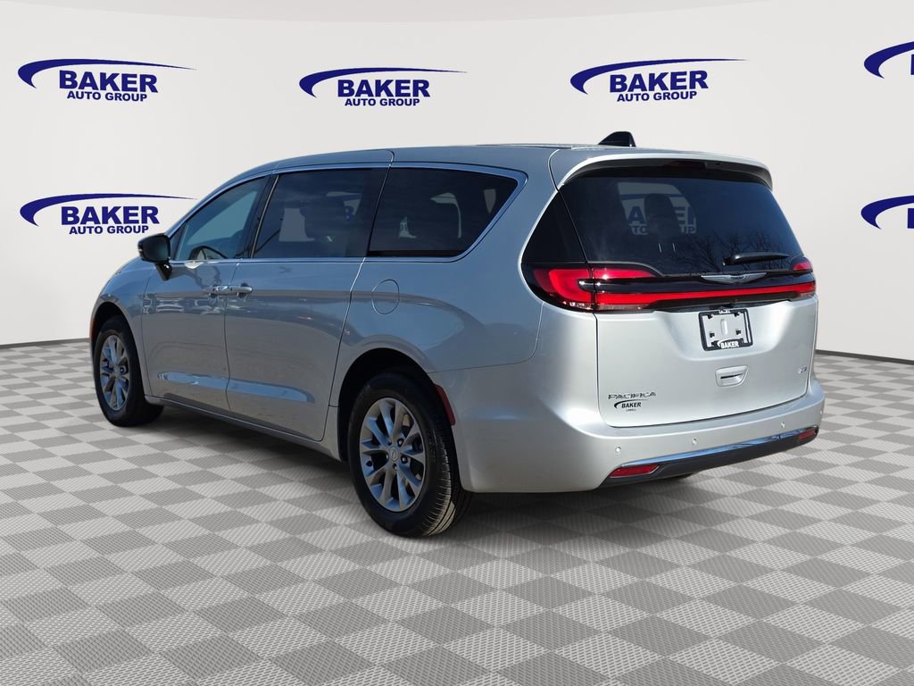New 2026 Chrysler Pacifica Select image 5