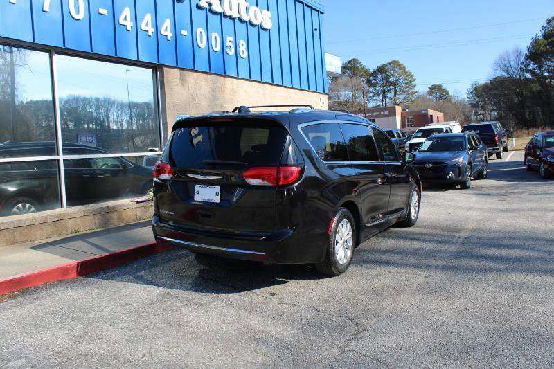 Used 2019 Chrysler Pacifica Touring-L image 4