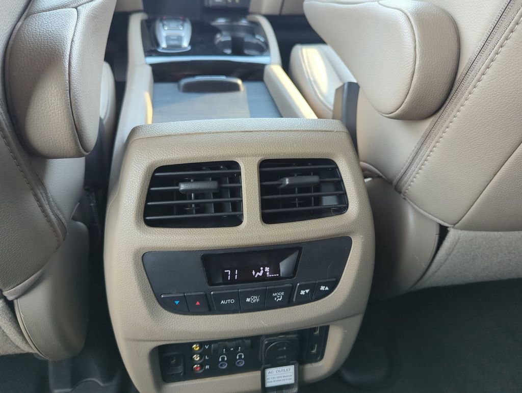 Used 2016 Honda Pilot Touring image 21