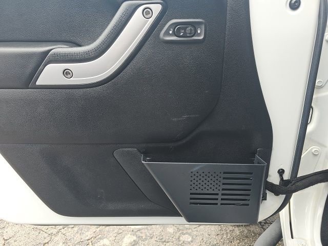 Used 2017 Jeep Wrangler Unlimited Rubicon w/ Connectivity Group image 16