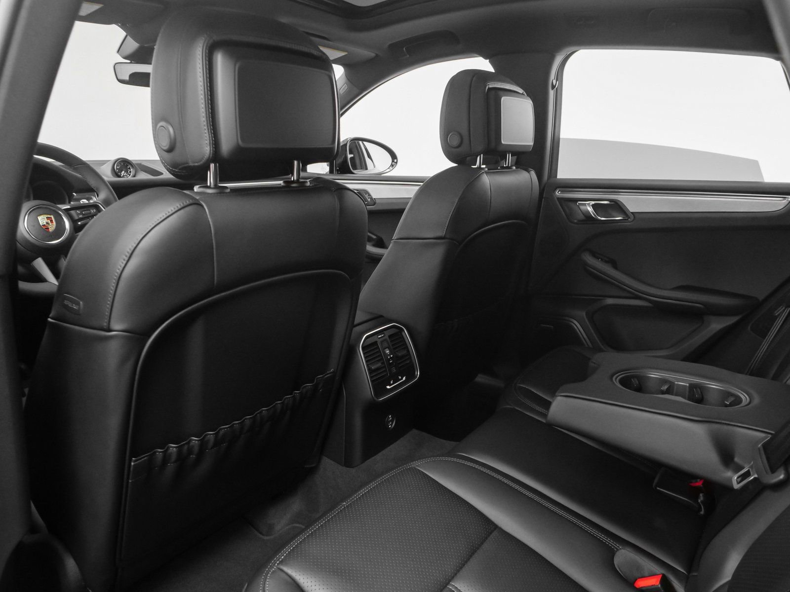 Certified 2025 Porsche Macan image 36