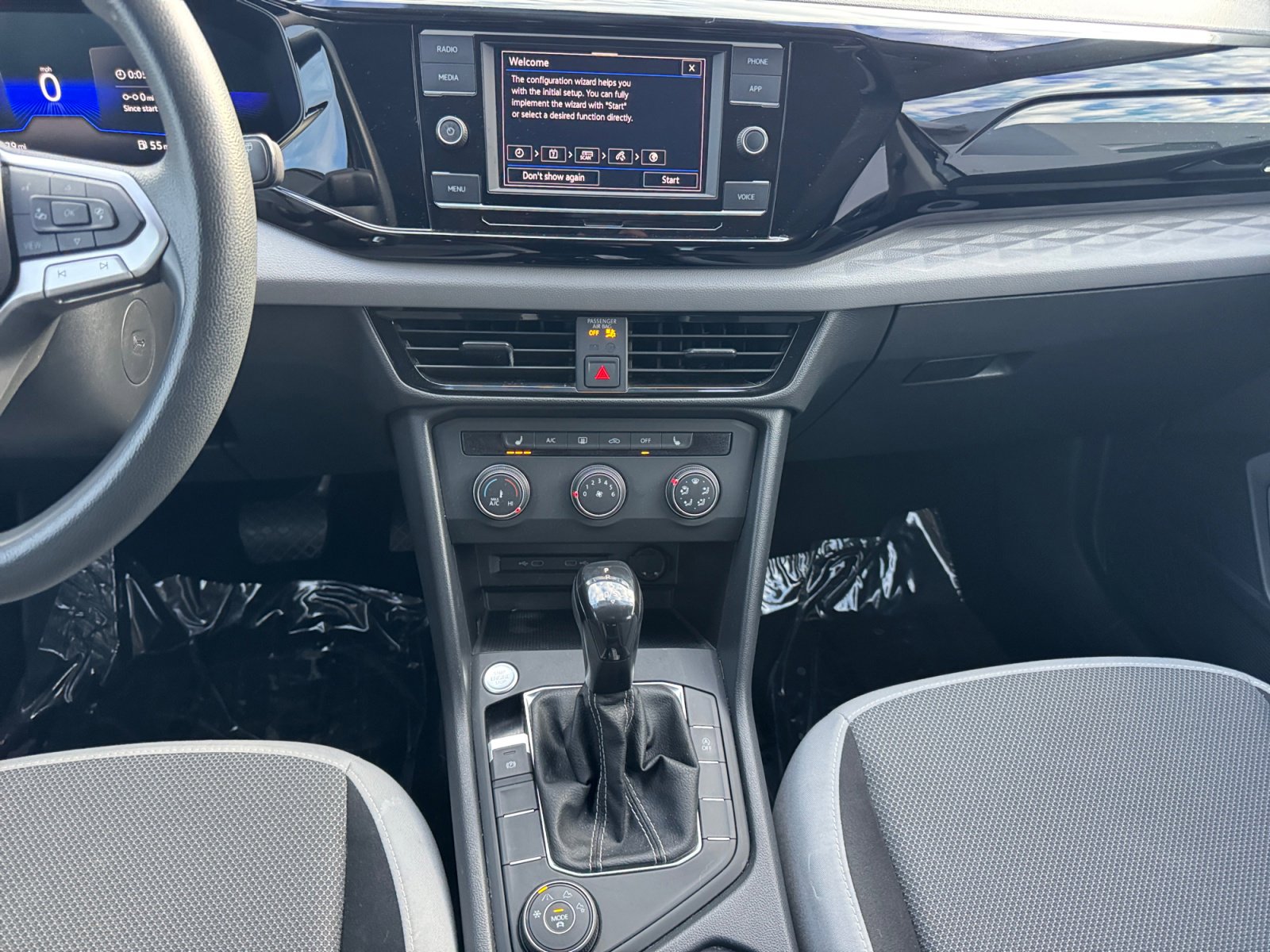 Certified 2022 Volkswagen Taos S image 4