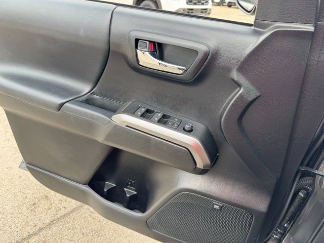 Used 2021 Toyota Tacoma Limited image 9
