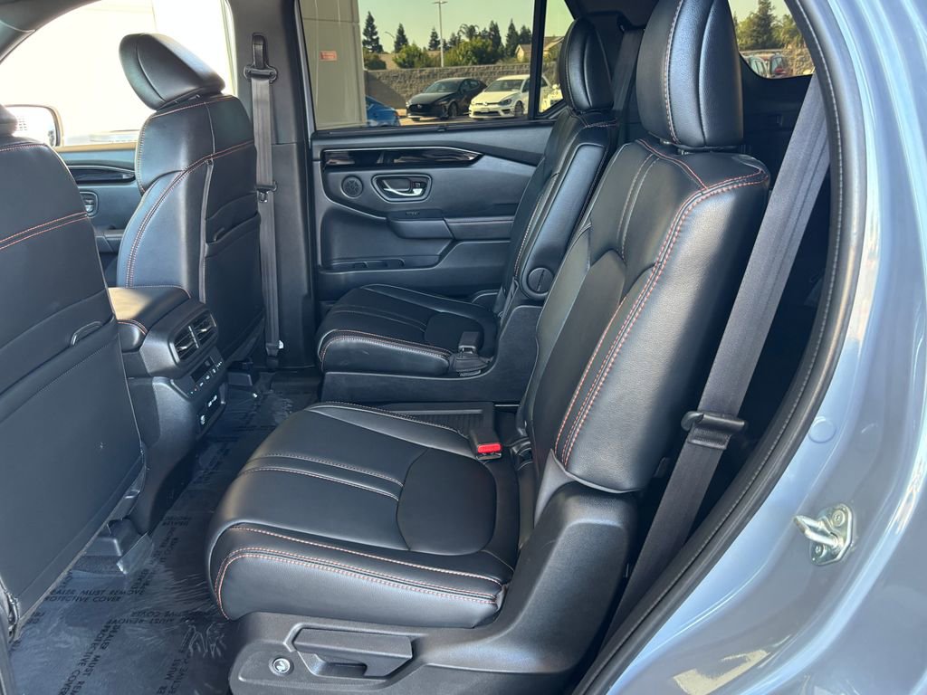 Used 2023 Honda Pilot TrailSport image 26