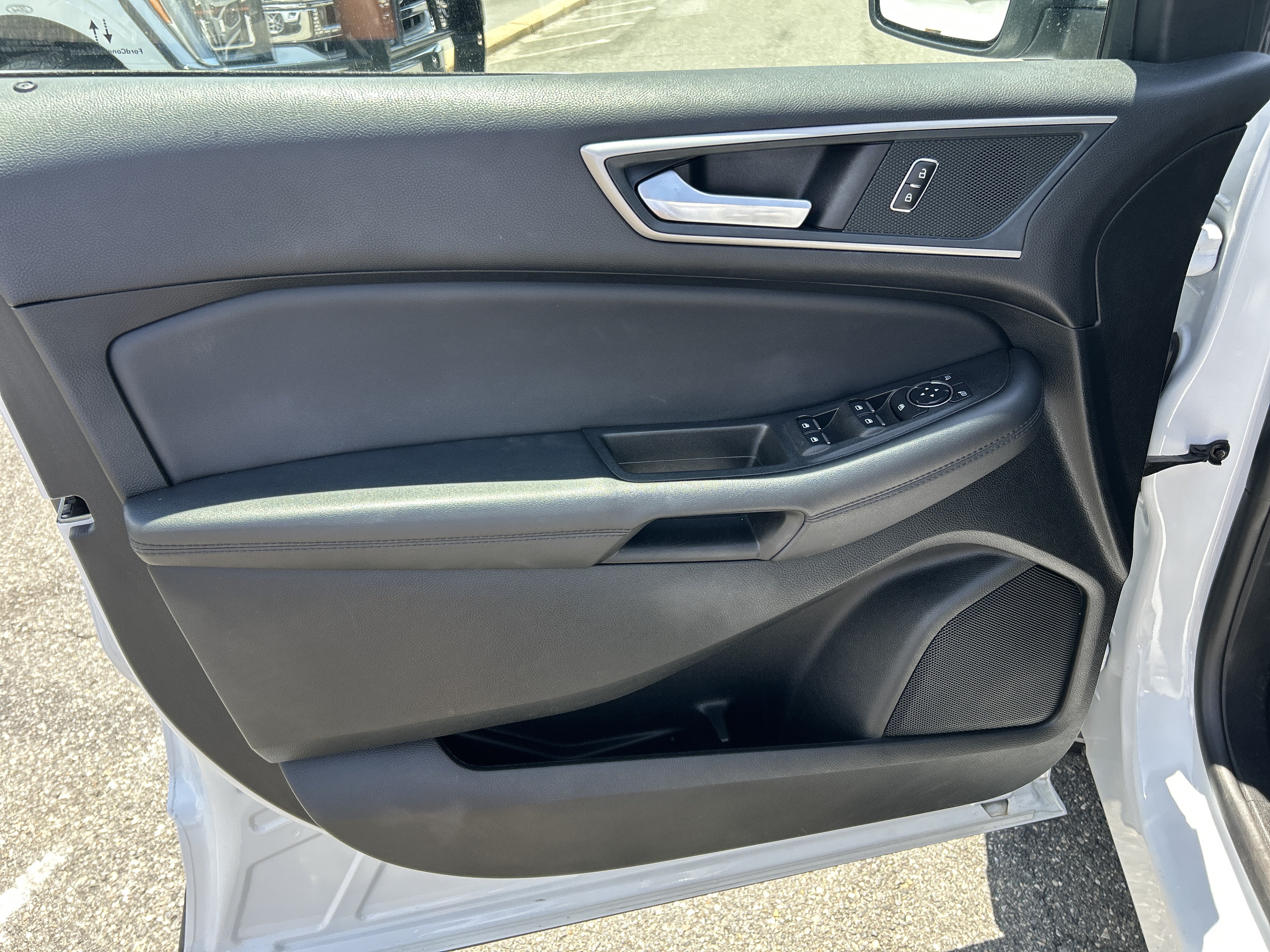 Used 2024 Ford Edge SEL AWD/4WD image 10