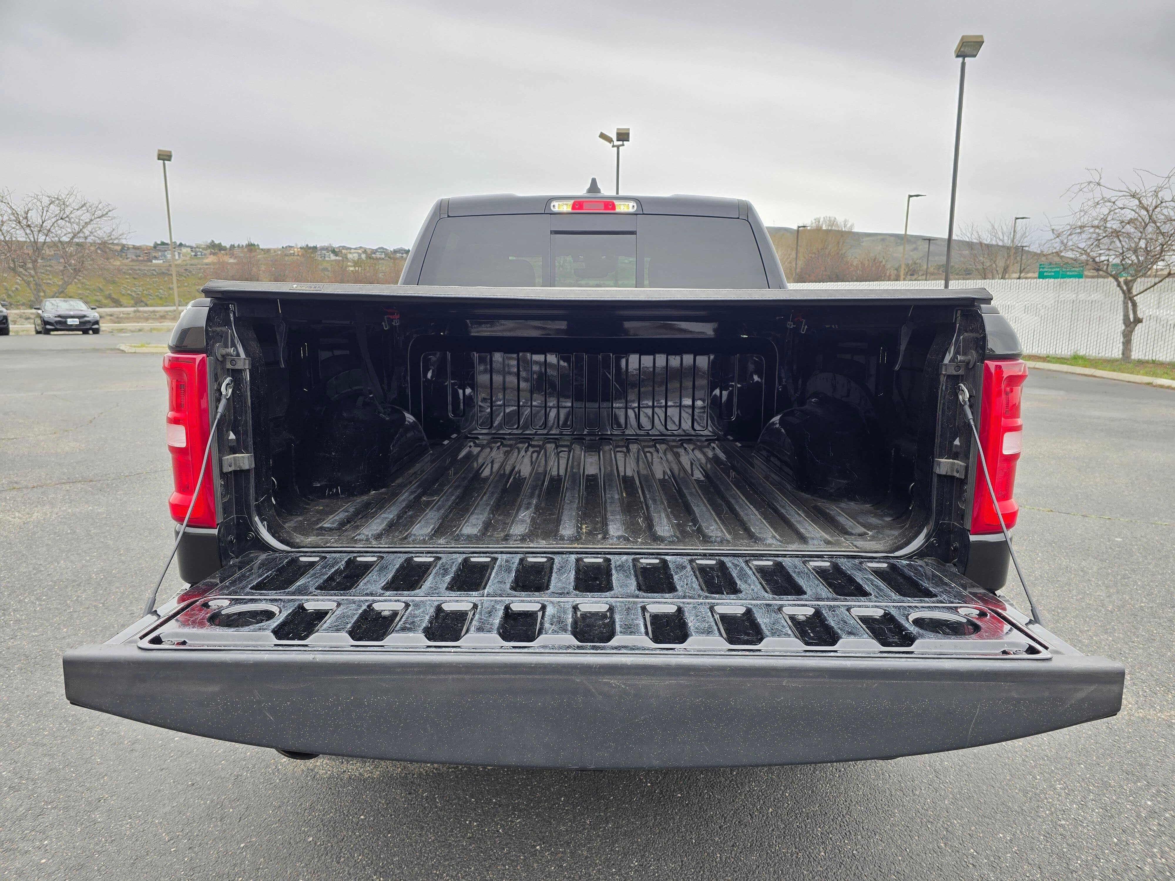 Used 2025 RAM 1500 Laramie w/ Sport Appearance Package image 31