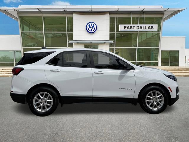 Used 2022 Chevrolet Equinox LS w/ LS Convenience Package FWD image 2