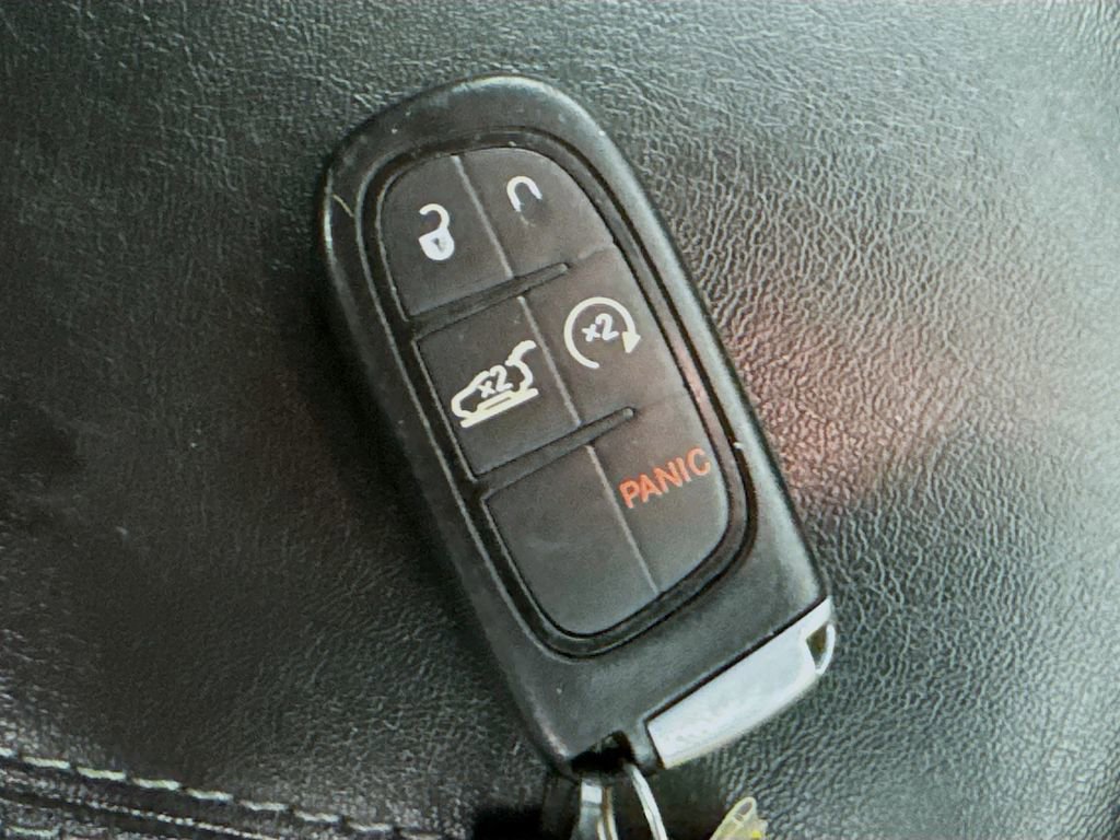 Used 2020 Jeep Cherokee Limited image 37