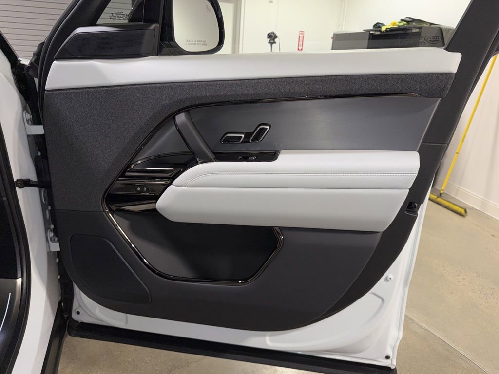 Used 2023 Land Rover Range Rover Sport SE image 23