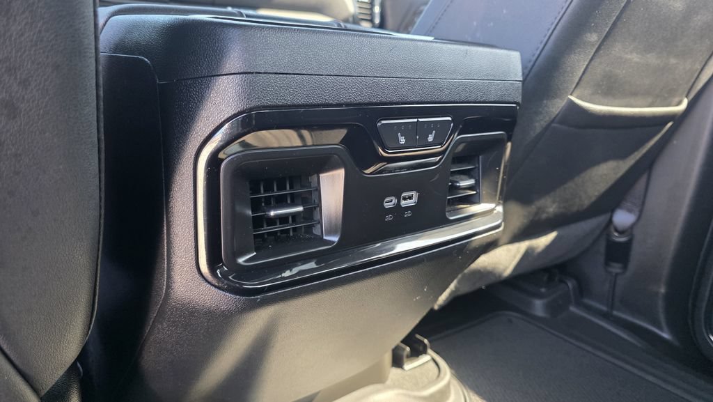 Used 2025 GMC Sierra 2500 AT4 AWD/4WD image 16