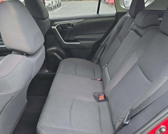 Used 2021 Toyota RAV4 LE image 10