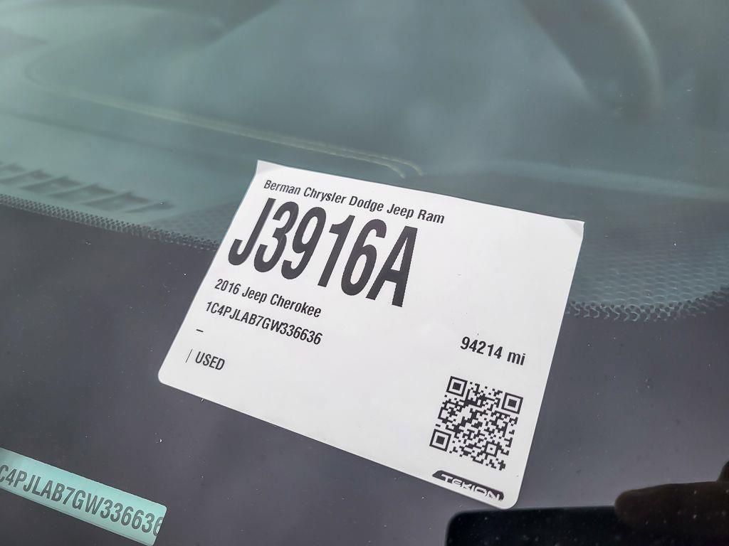 Used 2016 Jeep Cherokee Sport image 23