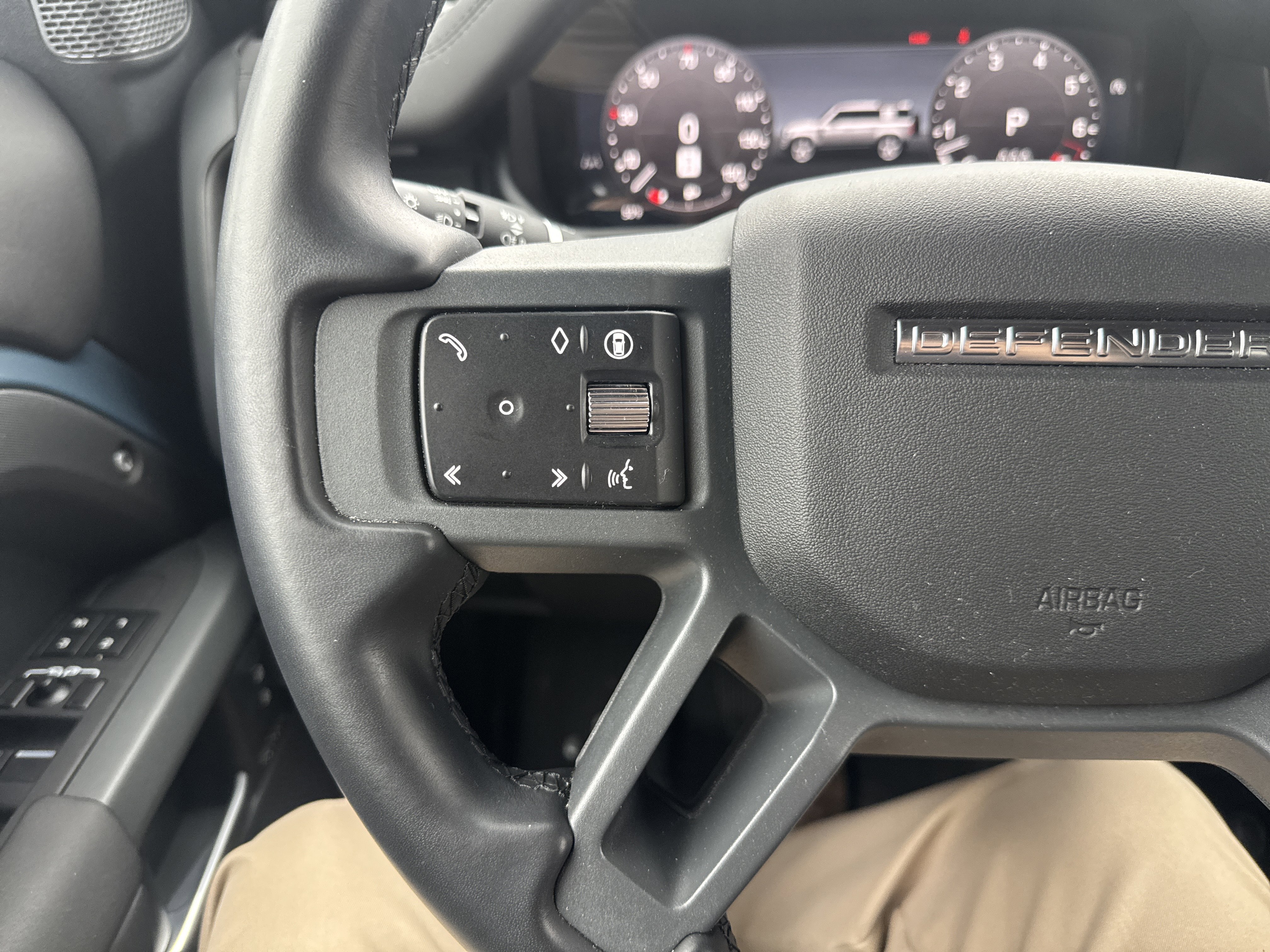 Used 2024 Land Rover Defender 110 X-Dynamic SE image 18